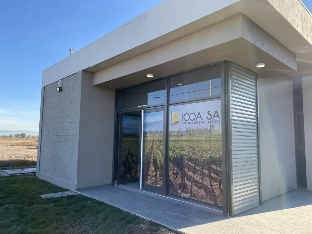 Oficinas de la fábrica de agroquímicos ICOA SA en Mendoza, Argentina